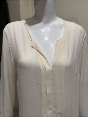 Banana Republic Petite Large Ivory Long Sleeve Pleated Blouse